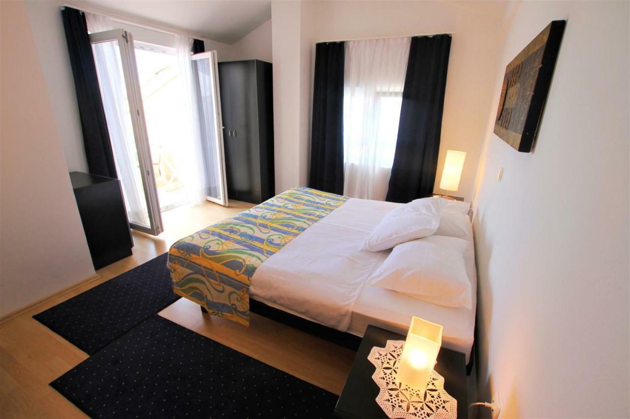 Apartments Macolic Rab Town Esterno foto