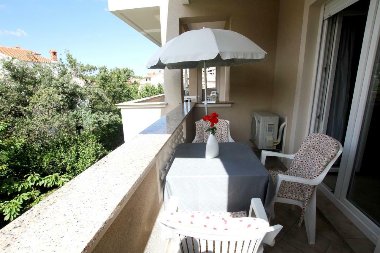 Apartments Macolic Rab Town Esterno foto